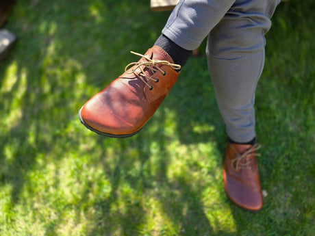 Wide shoes with heel lift