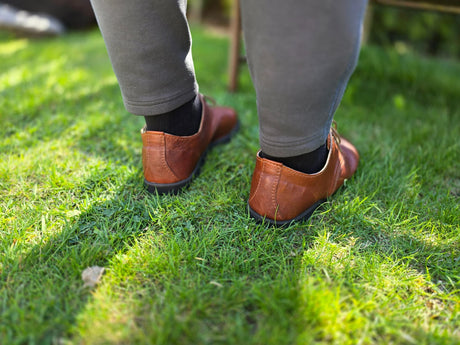 Wide shoes with heel lift