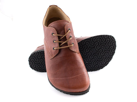 Wide shoes with heel lift