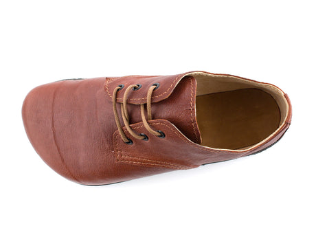 Wide shoes with heel lift