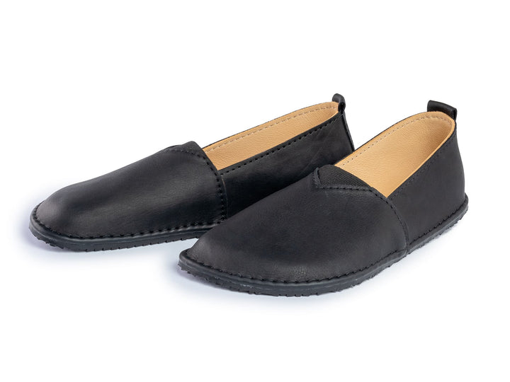 Fuego Barefoot moccasins with triangular stretch panel - black